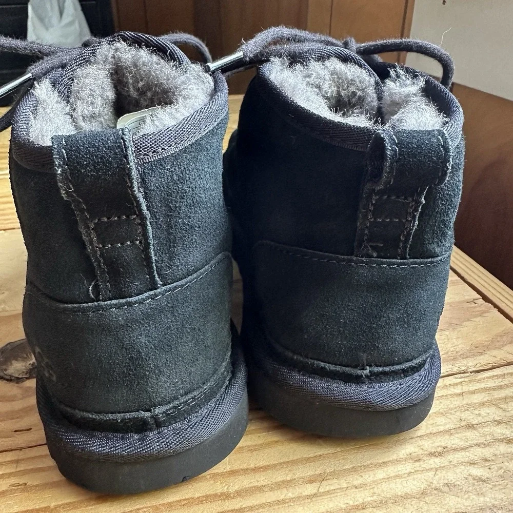 UGG Australia 3236 Chukka Neumel Men's Suede Boots Size 7 Black Shoe